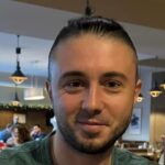 Російська ракета рознесла житло відомому співаку