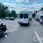 У Києві мікроавтобус протаранив авто, постраждали діти