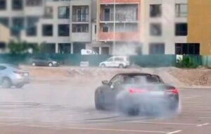 У Києві молодик на BMW влаштував дрифт біля ТРЦ