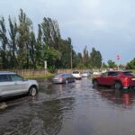 У Києві негода пошкодила автомобілі та майно