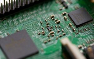 У РФ визнали критичну залежність від західних чипів