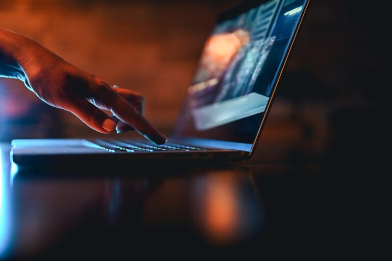 Витік століття: в Мережу злили мільярди паролів з Apple, Google та Facebook