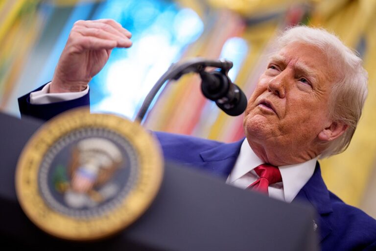 ЗМІ: Трамп заборонив жителям 12 країн в’їзд у США
