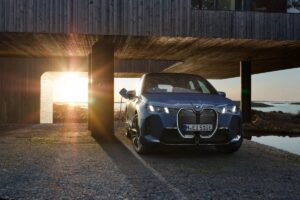 BMW відкликає електромобілі через ризик раптової втрати потужності