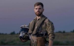 ДБР провело обшуки у матері загиблого пілота “Джуса”