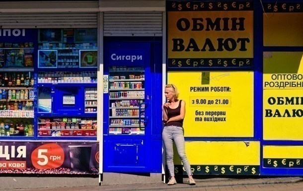 Долар і євро впали в обмінних пунктах