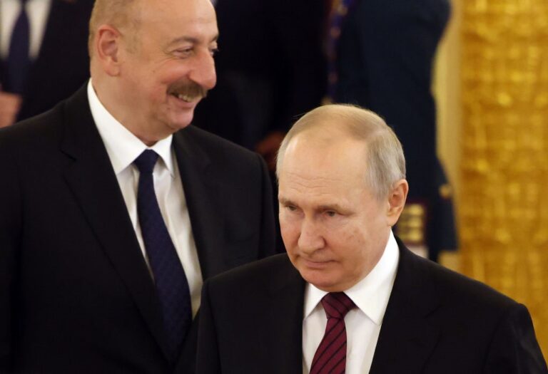 Кремль вимагає “поваги до росіян” в Азербайджані