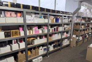 На Полтавщині вилучили тисячі флаконів фейкової парфумерії