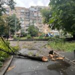 Негода в Києві: підтоплені багато вулиць і станція метро
