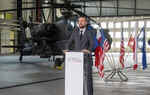 Польща відреагувала на зупинку поставок зброї США