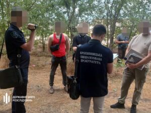 Посадовець ТЦК знімав з розшуку ухилянтів за $1 тис.