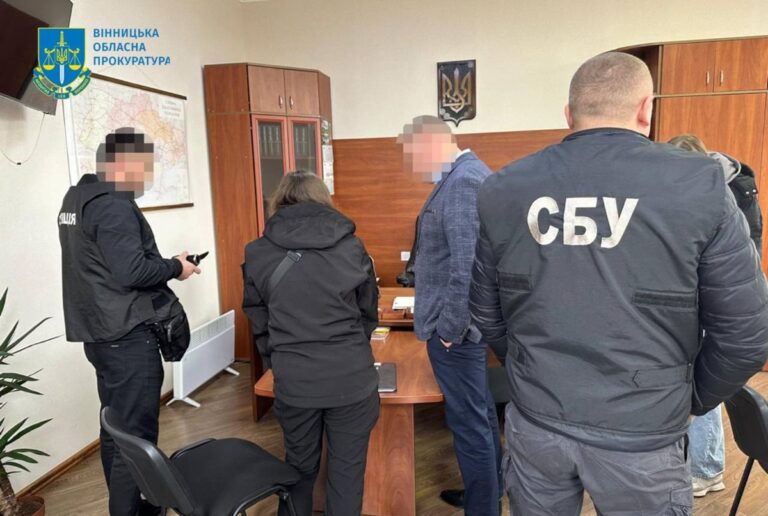 Посадовця Укрзалізниці викрили на розкраданні 22 млн