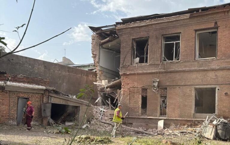 Росіяни пошкодили три медзаклади на Харківщині