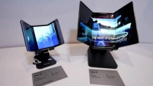 Samsung випустить потрійний складаний смартфон до кінця року