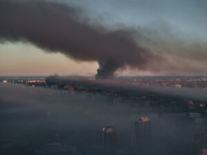 Токсичний шлейф. Чим дихають українці після атаки