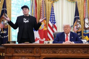 Новини світу - Трамп задумався над депортацією Маска