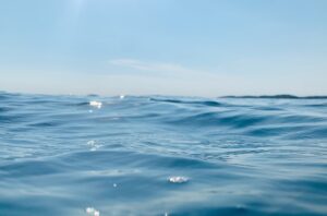 Трьох підлітків на матраці віднесло в море в Одесі
