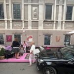 У Києві автомобіль зніс літню терасу з людьми