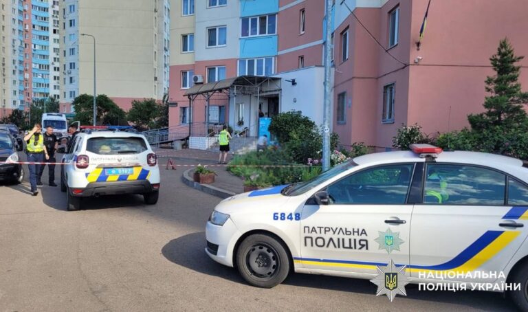 У Києві дитина випала з вікна 21 поверху