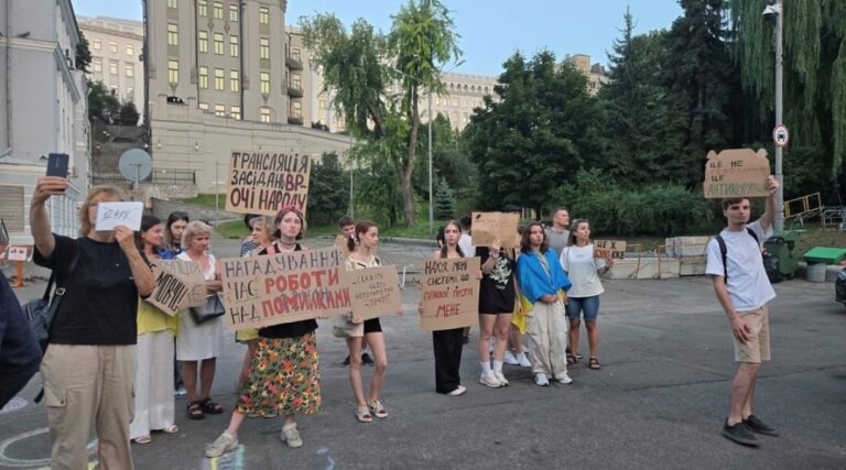У Києві мітингувальники знову вийшли на протести