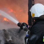У Києві після удару БПЛА горить дах будівлі
