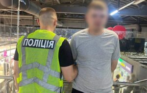 У Києві повідомили про підозру чоловіку, який влаштував різанину в ТРЦ