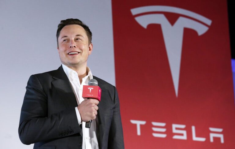 У Tesla проблеми після оголошення Маска про створення партії