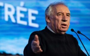 Уряд Франції пережив черговий вотум недовіри