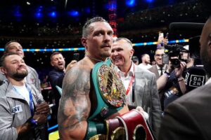 Новини спорту - Усик не залишився байдужим і подякував глядачам за підтримку
