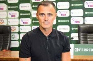 Всього два тижні головний тренер Ворскли пробув біля керма команди і йде