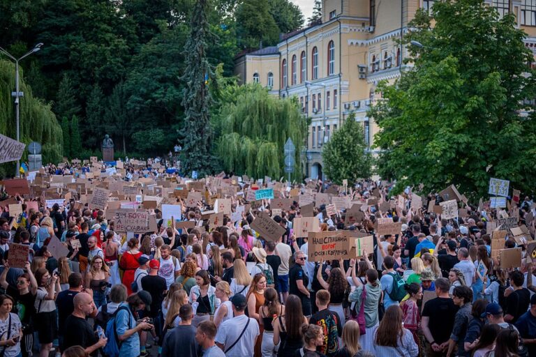 ЄС погрожує блокувати €50 млрд допомоги через НАБУ і САП – ЗМІ