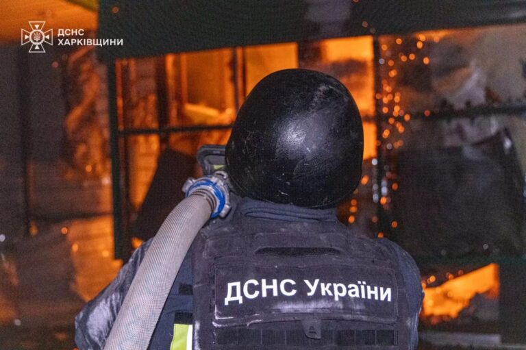 Атака на Харків: здійнялася пожежа на підприємстві