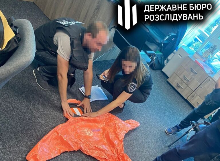 ДБР викрило мільйонні махінації на закупівлі спецодягу для рятувальників