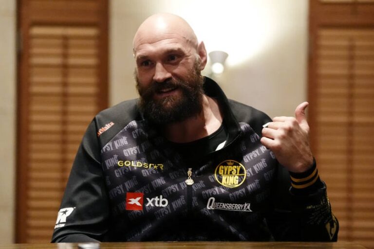Ф’юрі – про зустріч Усика з Ітаумою: Бій молодого хлопця проти старого
