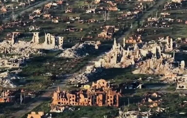Груда каміння: військові показали, як виглядає Вовчанськ