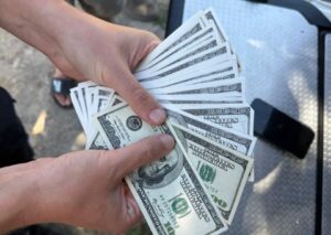 На Одещині правоохоронець продавав “футбольні тури” ухилянтам