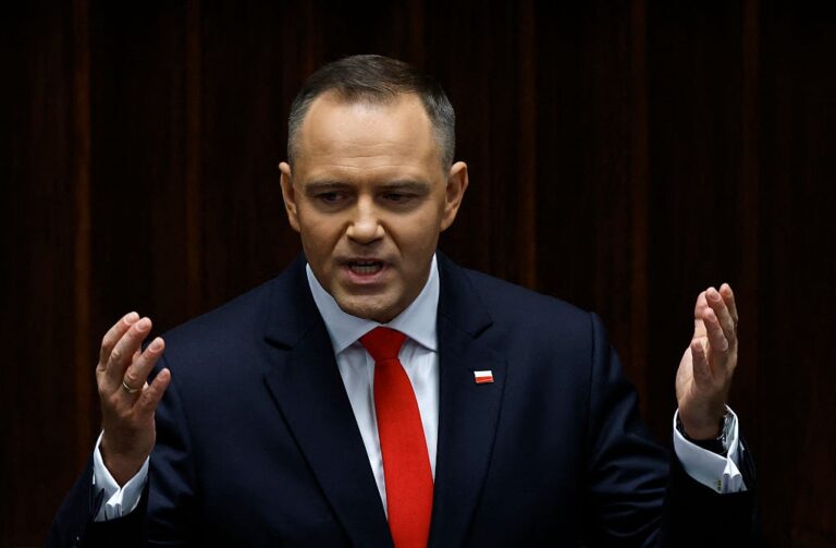 Навроцький анонсував зміну Конституції Польщі