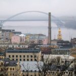 Подільський міст у Києві засяяв кольорами прапора