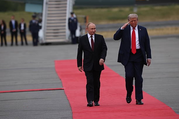 Прийом Путіна на Алясці: Трамп винагородив вигнанця – Sky News