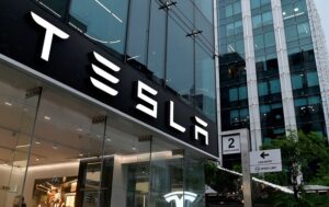 Продажі Tesla в Європі знизились сьомий місяць поспіль