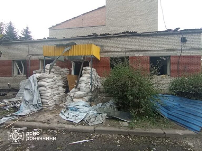 РФ вдарила по пожежній частині у Добропіллі