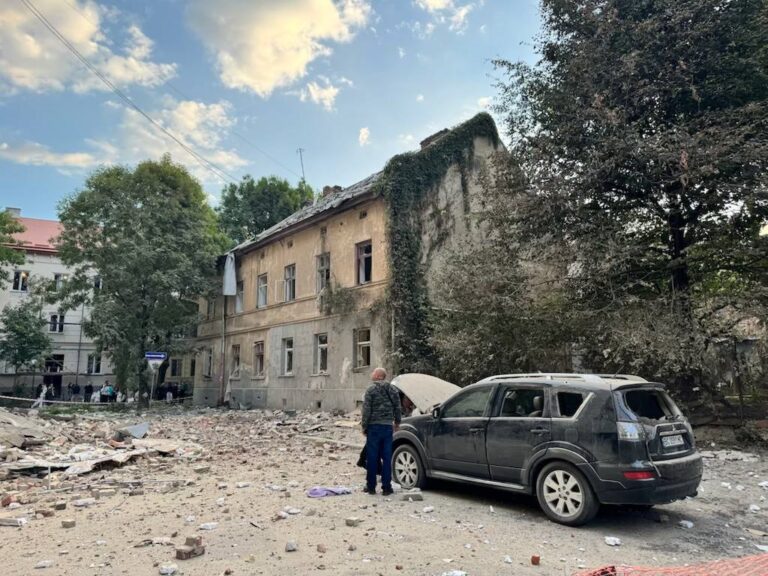 Росіяни вдарили по Львову, є пошкодження та постраждалі