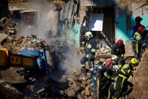 Розбір завалів у Києві триває: жертв стало більше