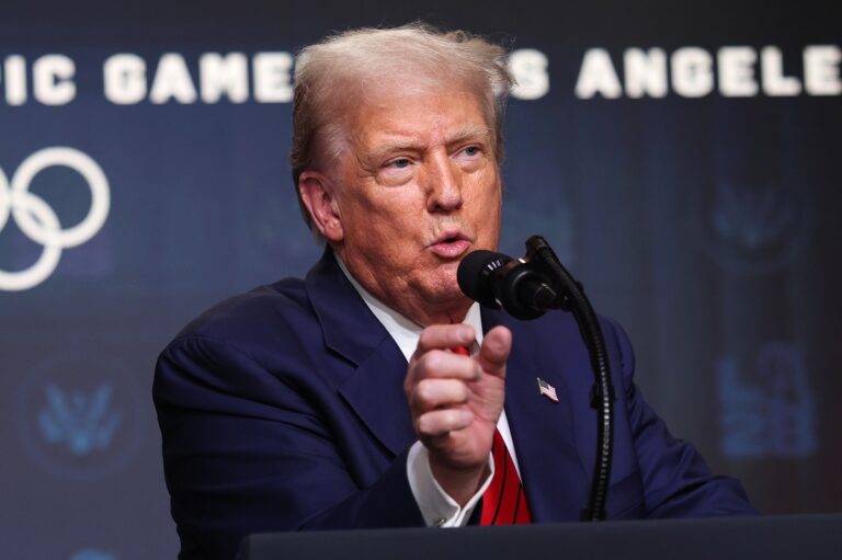 Санкції проти РФ: Трамп сказав, коли буде рішення