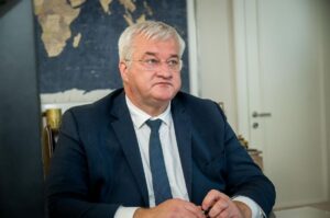 Сибіга порадив Угорщині скаржитися щодо нафти “своїм друзям у Москві”