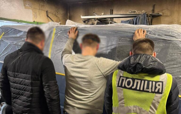 Спалив два авто військових і відділення Укрпошти: киянин отримав вирок