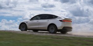 Tesla представила шестимісну версію Model Y у Китаї