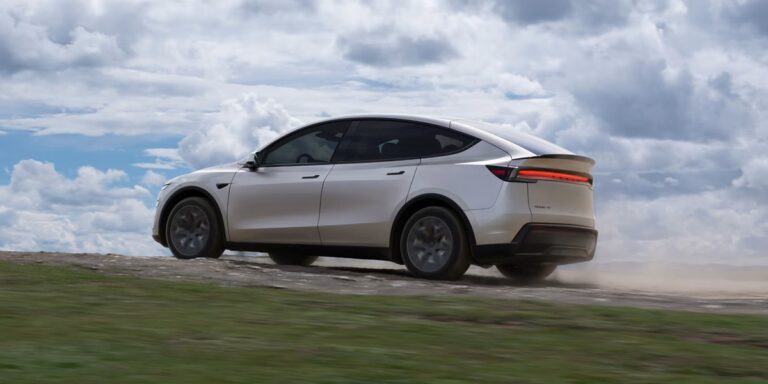 Tesla представила шестимісну версію Model Y у Китаї