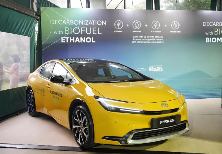 Toyota представила Prius, який працює на етанолі