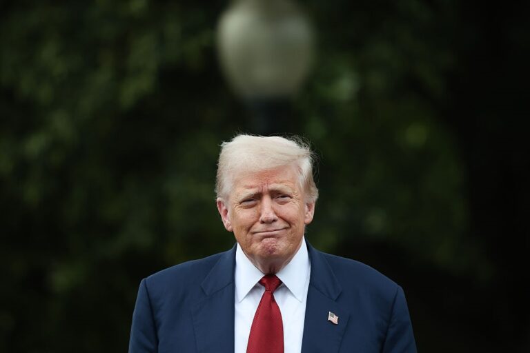 Трамп переніс портрети Обами та Буша у закриту частину Білого дому – ЗМІ